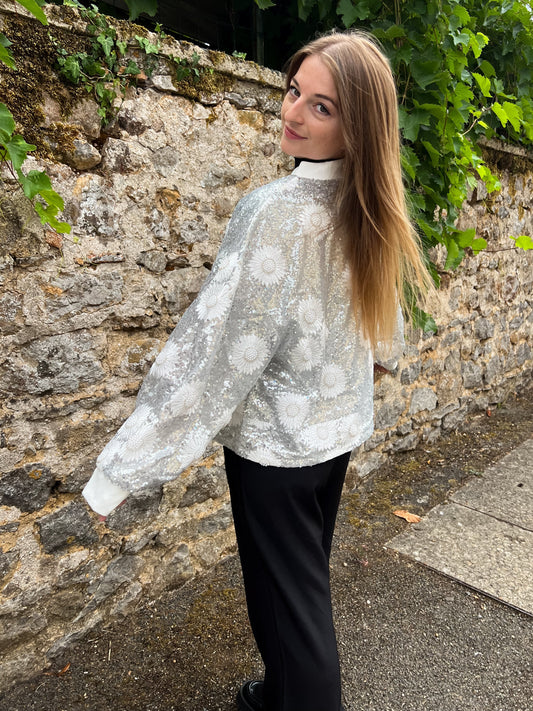 La veste à paillettes : ton alliée stylée pour briller cette saison ✨