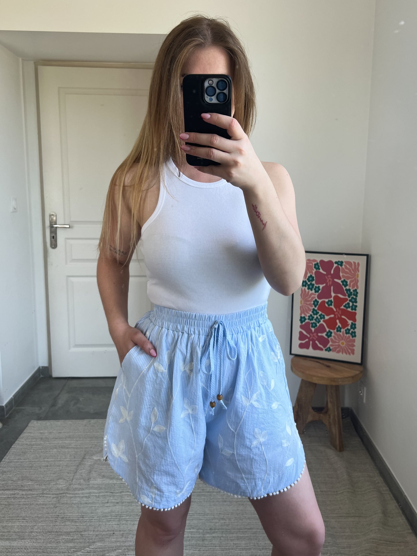 Short LINDSAY